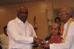 Receiving-Booky-By-Senthamarai-Editor-Arasa-ratnam